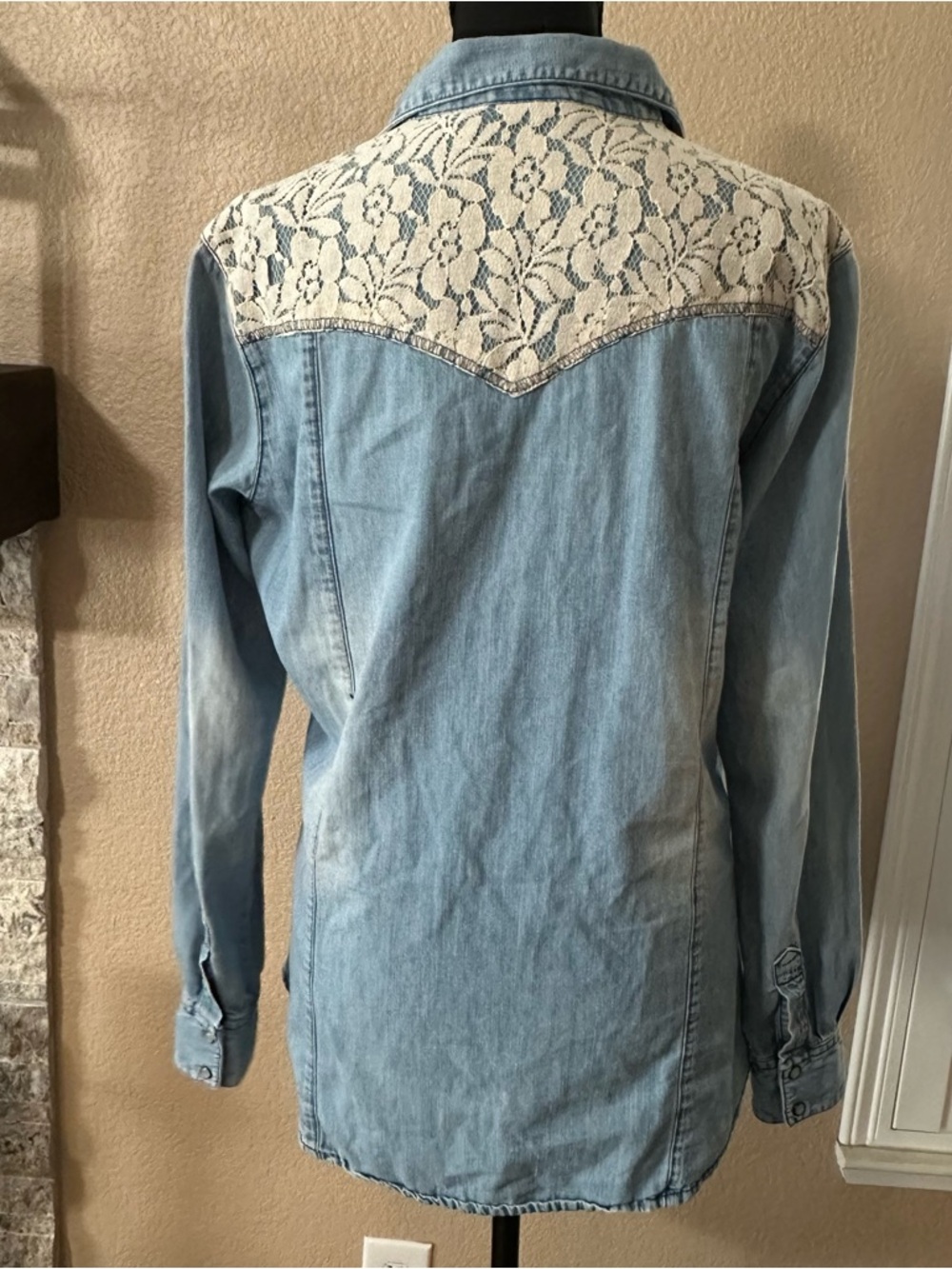 Wrangler denim shirt with cream lace pearl snap long sleeve button up women M - Picture 5 of 11